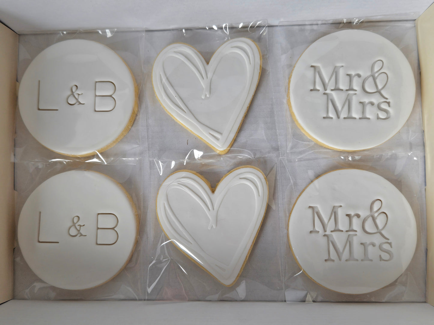 Mr & Mrs (block font)