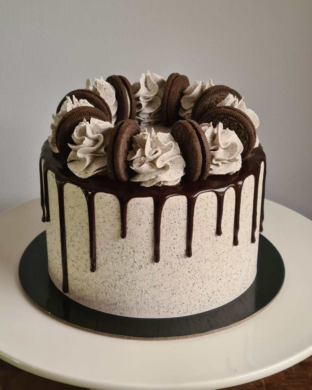Oreo drip cake