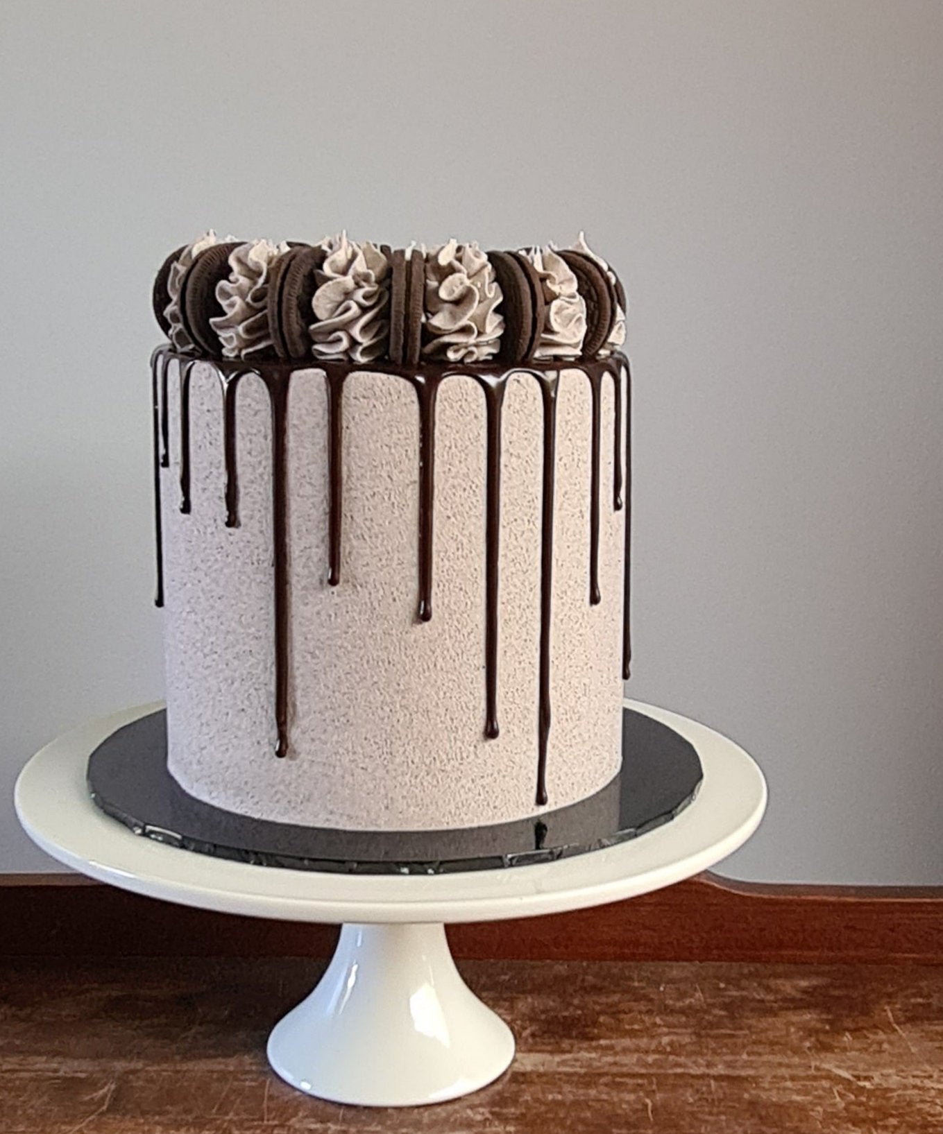 Oreo drip cake