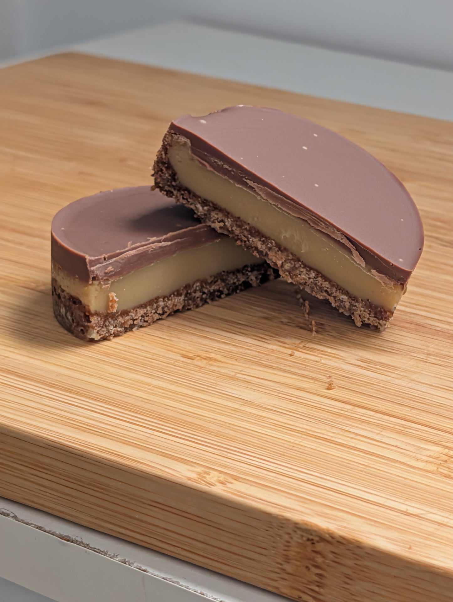 Caramel slice round
