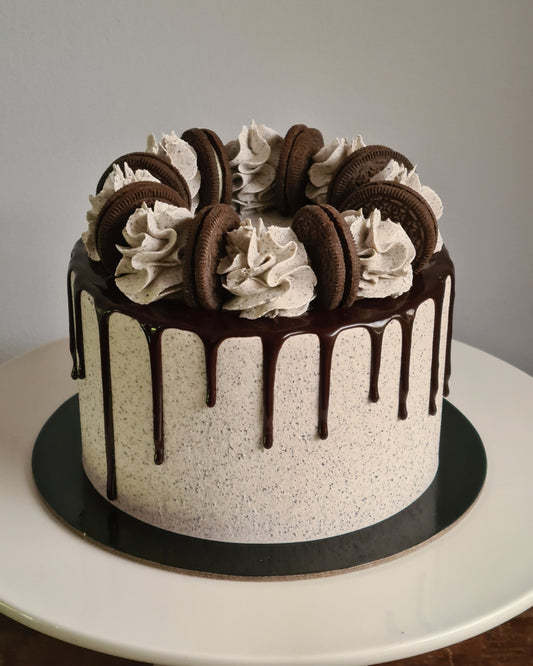 Oreo drip cake